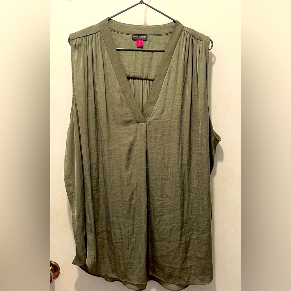 Vince Camuto. Plus size 2x. Green V-neck sleeveless georgette top.